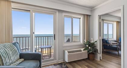 Oceanfront Beach Condo, Pool, Gym, Fishing Surfing