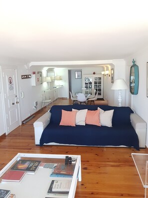 TV - Apartment 'Alfama Com Vista Rio' with Balcony, Wi-Fi and Air Conditioning (Lisboa)