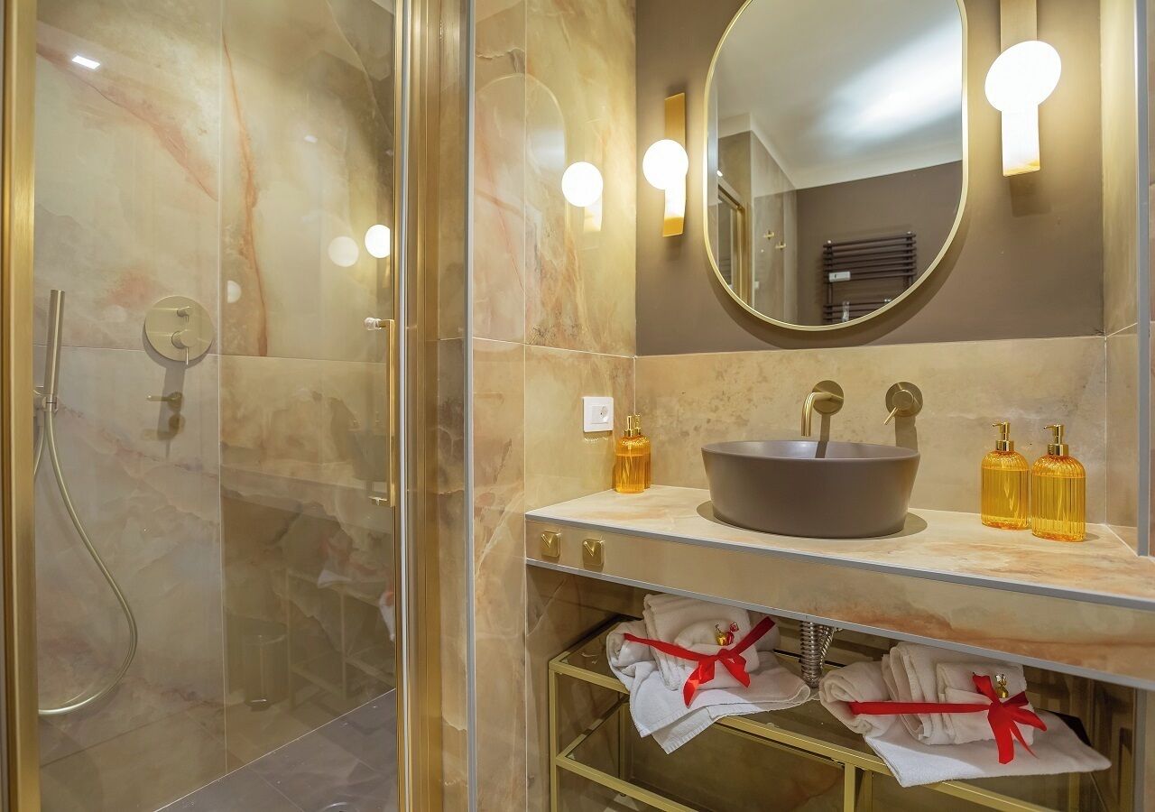Doccia, asciugacapelli, bidet, asciugamani