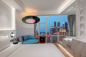 ห้องคอมฟอร์ทดับเบิล, วิวเมือง | โต๊ะทำงาน, พื้นที่ทำงานแบบใช้แล็ปท็อป, ผ้าม่านกันแสง, ห้องเก็บเสียง