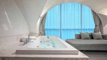 Deluxe Double Room, City View | Interior