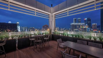 Tempat makan outdoor