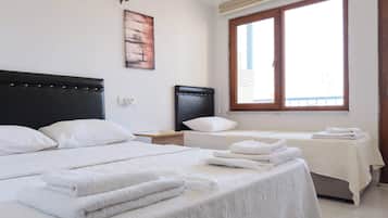 Deluxe Room, Balcony, Mountain View