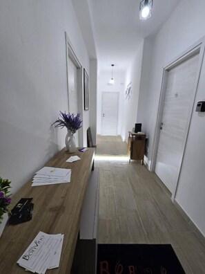 Double Room, 201 | ロビー