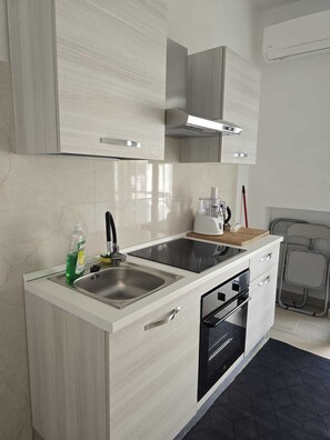 Family Apartment, room 203 | Private kitchen - CasaBonvino (Giovinazzo)