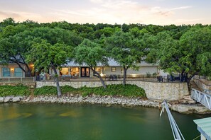 Exterior - Deepwater Delight- Dock, Firepit & Patio overlooking the lake (Graford)