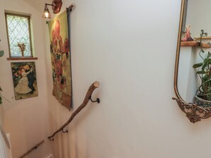 Interior - Cân yr Adar (Bridgend)