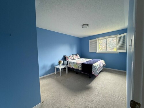 Clean Room, Great Location