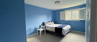 Clean Room, Great Location