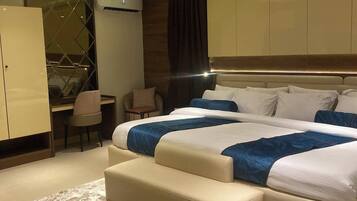Chambre Familiale, balcon, vue ville