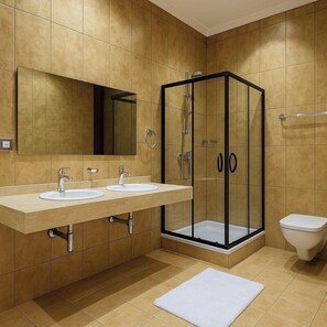 Familienzimmer, Balkon, Stadtblick | Badezimmer | Kostenlose Toilettenartikel, Haartrockner, Handtücher, Seife