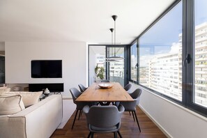 Dining - Luxury 2BR Penthouse with balcony near historic Belem with AC in charming Lisboa (Lisboa)