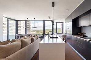 Private kitchen - Luxury 2BR Penthouse with balcony near historic Belem with AC in charming Lisboa (Lisboa)