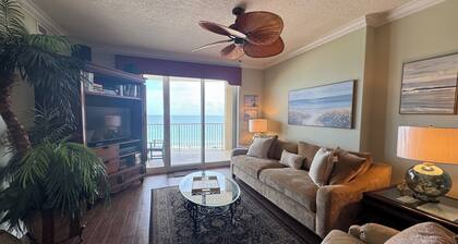 Cozy beach Front , great location unit 601