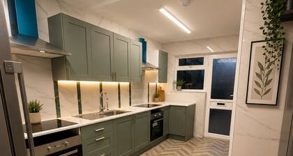 Newly Refurbished House - Perfect for short stays