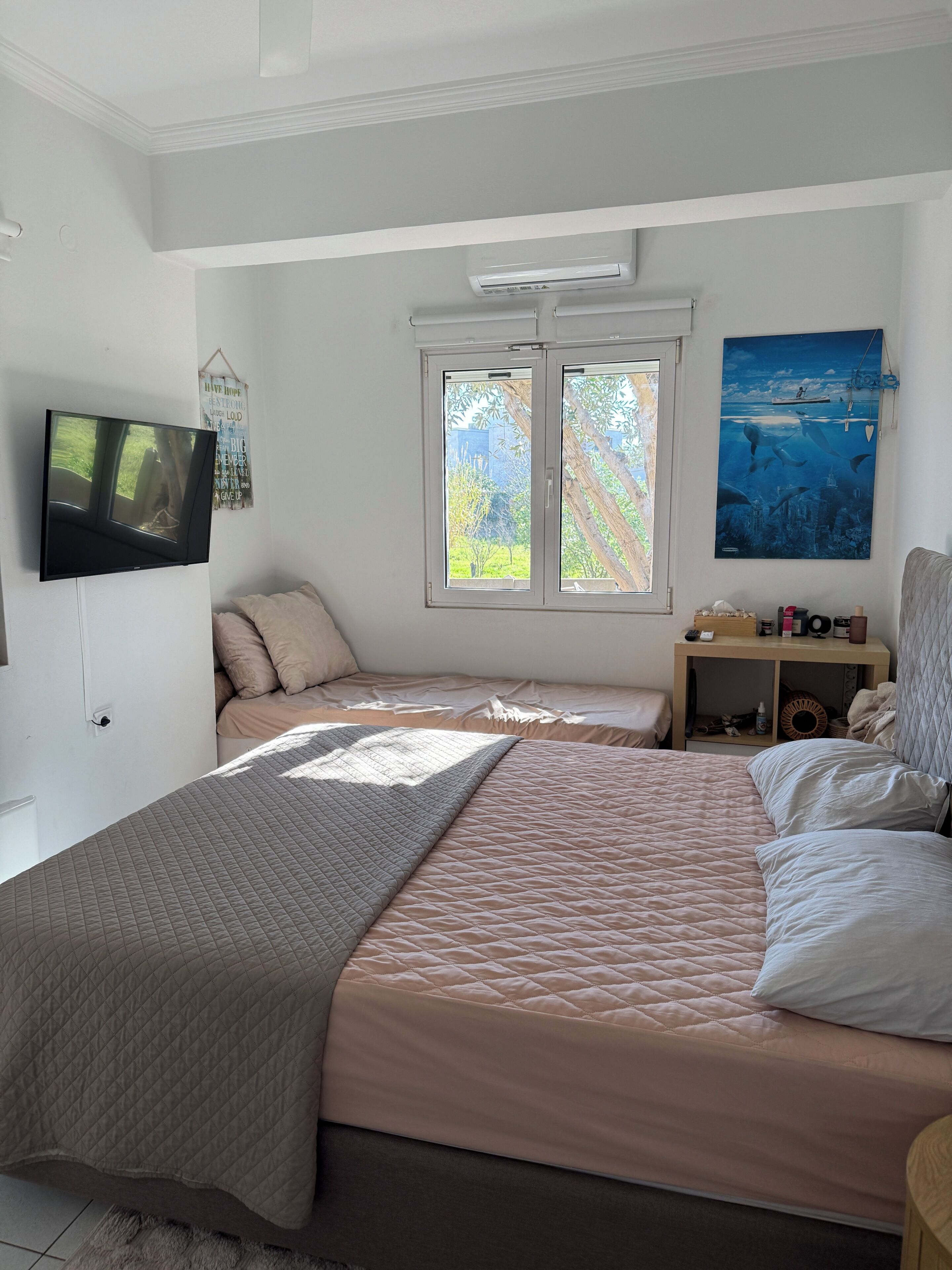 5 bedrooms, iron/ironing board, free WiFi, bed sheets