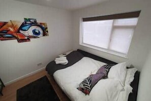 Iron/ironing board, WiFi, bed sheets - Crash pad in Luton Town (Luton)
