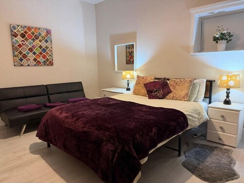 Family - Parking - Garden- Wifi - Sleeps 4