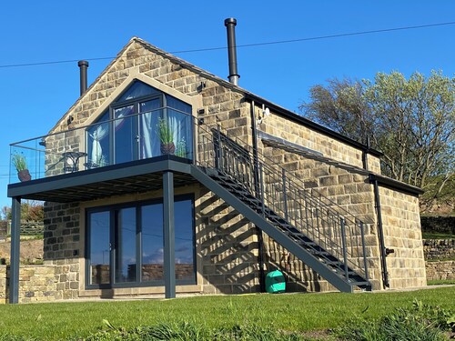 The Snug, Beautiful luxury 1 Bed Ground floor Cottage with outstanding views...