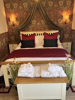 1 bedroom, iron/ironing board, free WiFi, bed sheets - The Snug, Beautiful luxury 1 Bed Ground floor Cottage with outstanding views... (Cragg Vale)