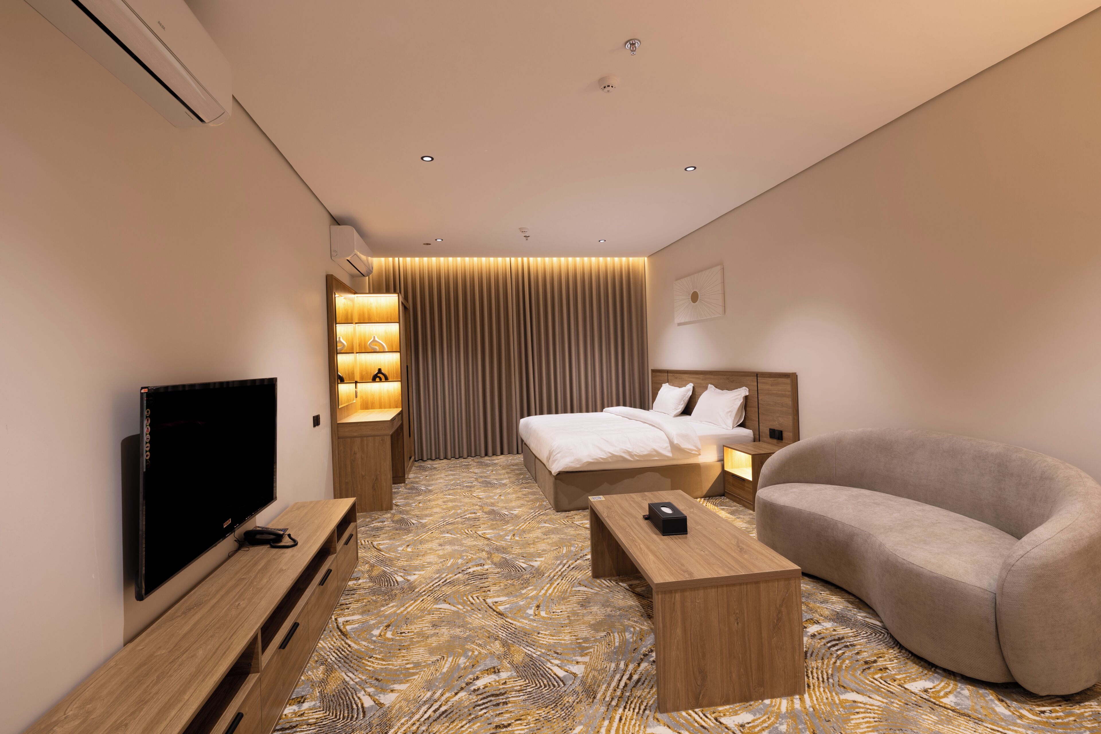 Luxury Studio Suite | In-room safe, desk, laptop workspace, iron/ironing board