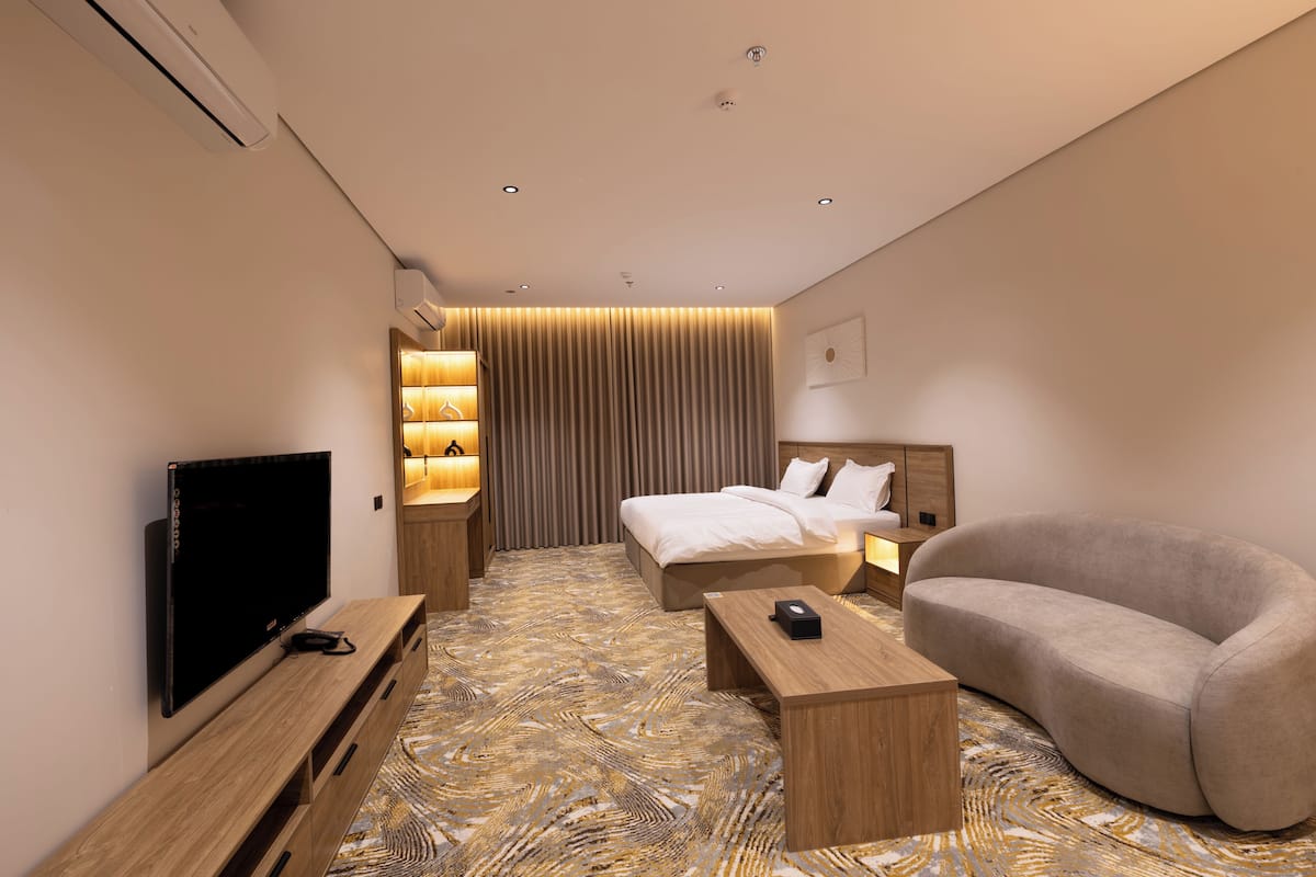 Studio Suite Cao cấp | Két bảo mật tại phòng, bàn, khu vực làm việc phù hợp cho laptop 