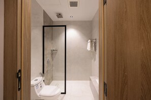 Hair dryer, towels, soap, shampoo - Rawaq suites hotel (Madinah)