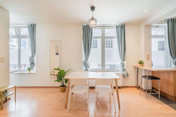 Lively City Getaway For 10 Near Meir - Antwerpen