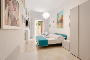 Deluxe-Apartment, Balkon, Stadtblick | Bügeleisen/Bügelbrett, kostenloses WLAN