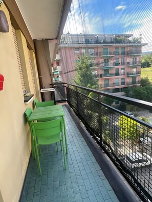 Outdoor dining - Apartment 'Liam's House' with Balcony, Wi-Fi and Air Conditioning (Rapallo)