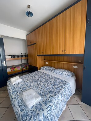 Room - Apartment 'Liam's House' with Balcony, Wi-Fi and Air Conditioning (Rapallo)