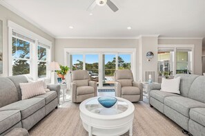 TV - Sea The Pointe: Luxurious Living on Davis Canal (Oak Island)