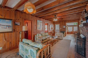 Smart TV, fireplace - JL #426 | J. Jones - Oceanfront - Pet Friendly (Nags Head)