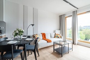Dining - Portowa M1 - Vistula River nearby, Parking, Balcony - by Rentujemy (Kraków)