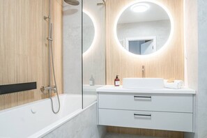 Hair dryer, towels - Portowa M1 - Vistula River nearby, Parking, Balcony - by Rentujemy (Kraków)