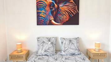 WiFi, bed sheets