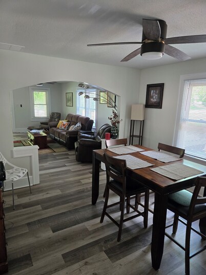 Cozy 2-bedroom house in charming Indianapolis with AC, Close to downtown,