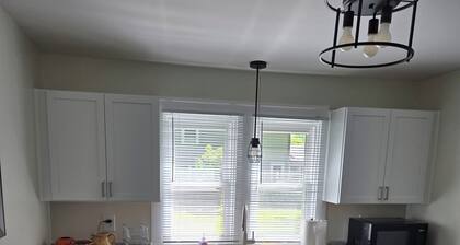 Cozy 2-bedroom house in charming Indianapolis with AC, Close to downtown,