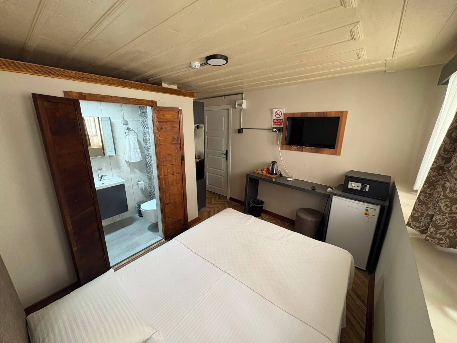 Economy Room
