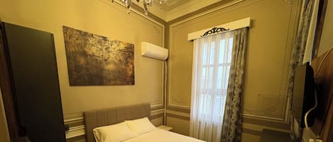 Standard Room | Premium bedding, in-room safe, laptop workspace, blackout curtains