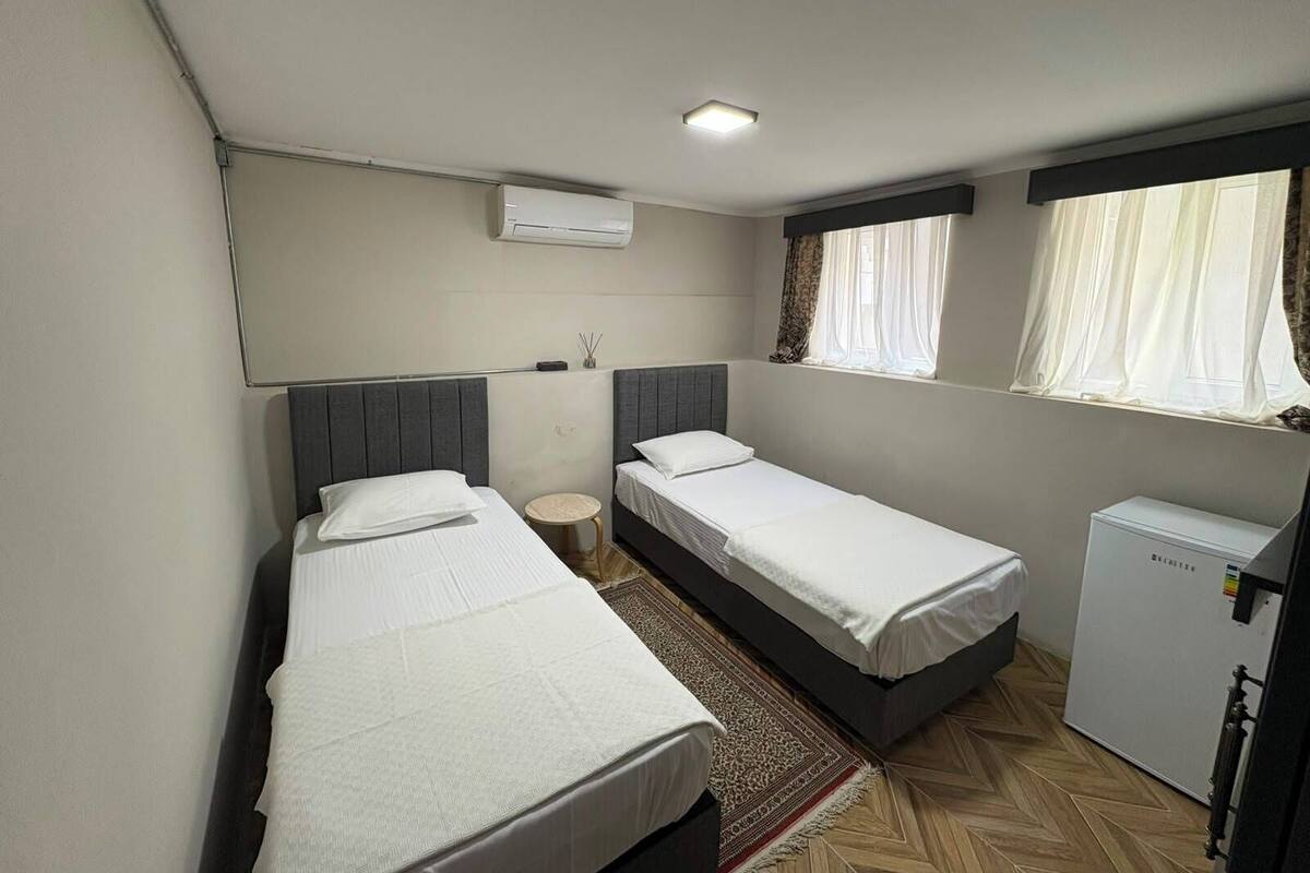 Premium bedding, in-room safe, laptop workspace, blackout drapes