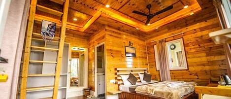 4 bedrooms, iron/ironing board, internet, bed sheets