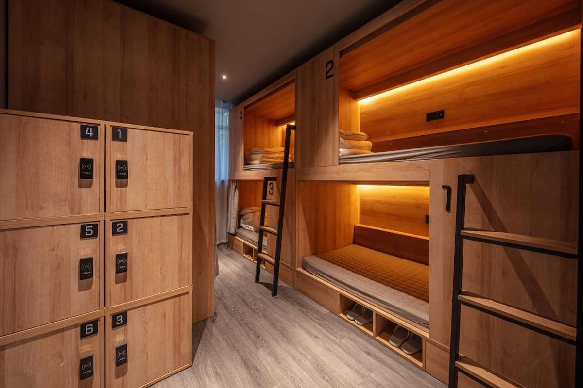 Basic Shared Dormitory | Desk, laptop workspace, free WiFi