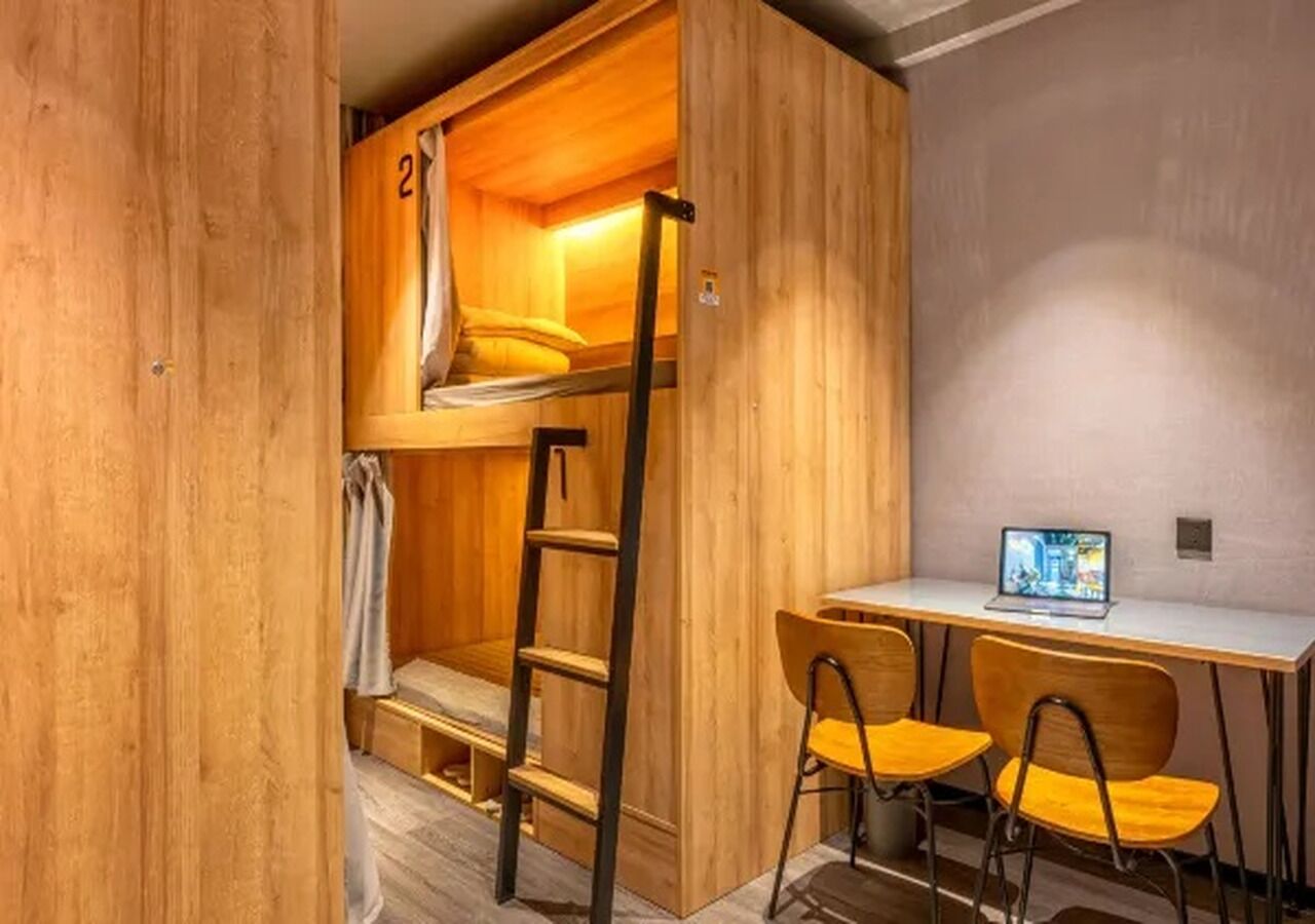 Desk, laptop workspace, free WiFi