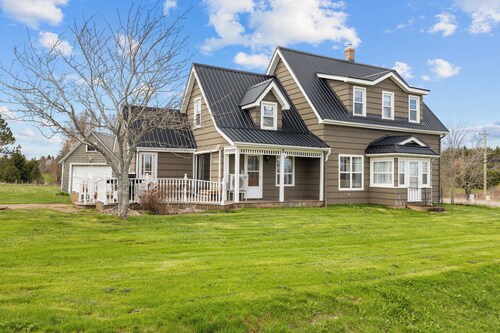 Rustico Hillside Vacation Home