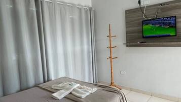 Quarto casal, varanda coberta, vista para a cidade | Wi-Fi de cortesia