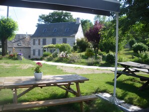 Outdoor dining - Gîte for 26 Guests – Les Gîtes de l'Aubrac (Soulages-Bonneval)