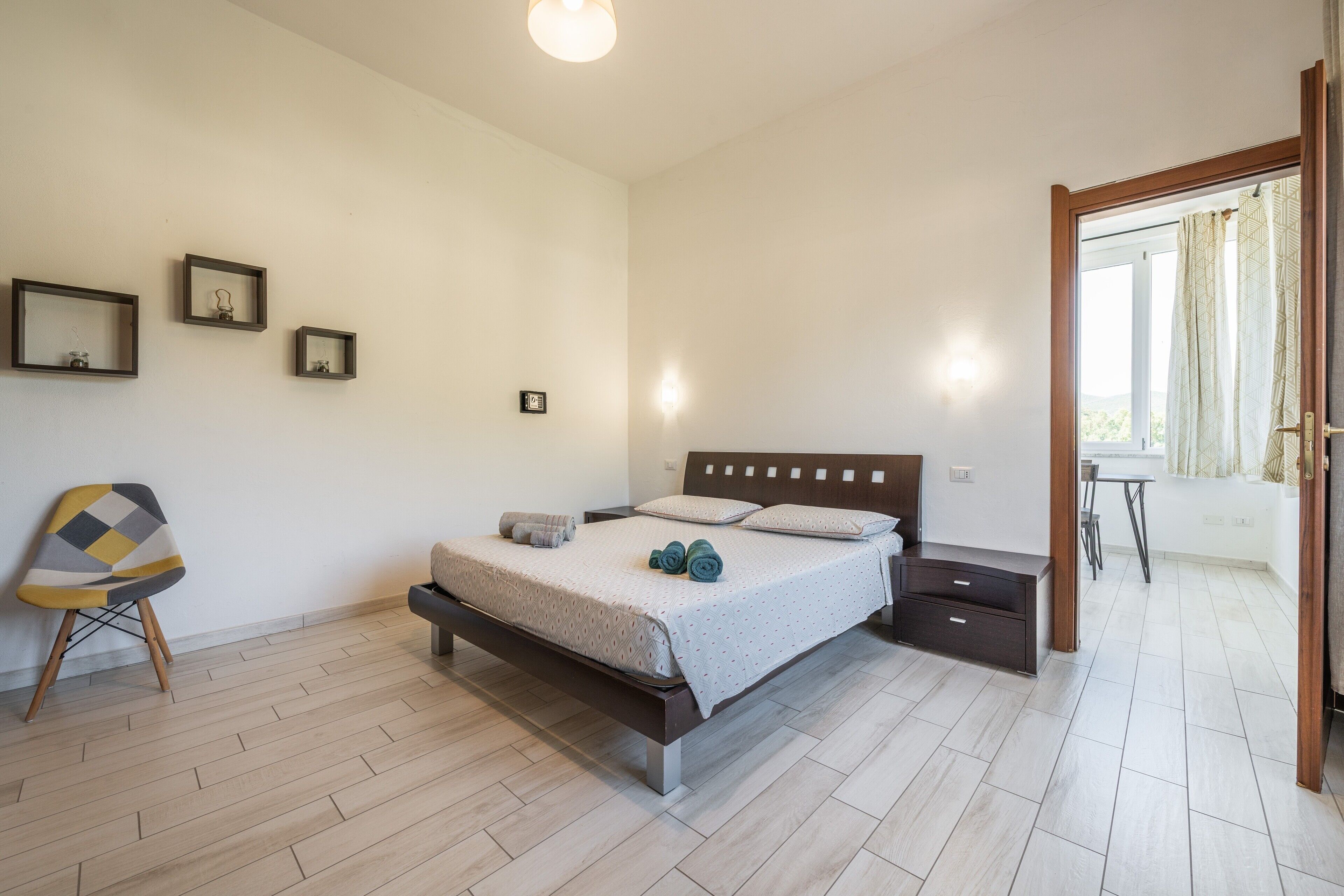 Iron/ironing board, WiFi, bed sheets