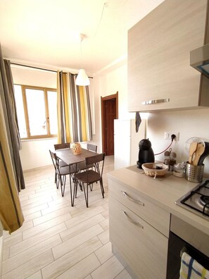 Dining - Apartment 'Da Miky Casa Vacanze 1' with Mountain View, Wi-Fi and Air Conditioning (Teulada)