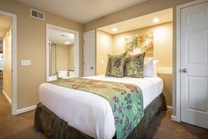 Iron/ironing board, WiFi, bed sheets - Branson Penthouse w/ Balcony | Pool, Tennis & More (Branson)